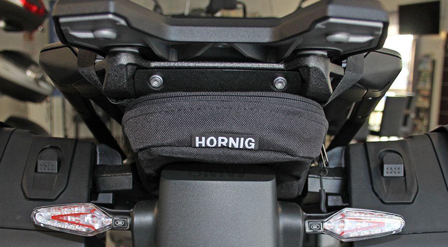 BMW R1300GS & Adventure Zusatztasche unter der Gepäckbrücke