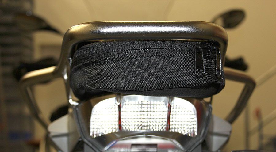 BMW R 1200 GS LC (2013-2018) & R 1200 GS Adventure LC (2014-2018) Zusatztasche unter der Gepäckbrücke