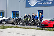 BMW R1200GS, BMW R1200GS LC 2013, BMW S1000RR, Ferrari 458 Italia, Nissan GTR 700PS gegen Roding Roadster