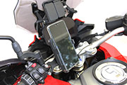 Smartphone-Halterung inkl. drahtlosem Ladeanschluss für BMW Motorräder